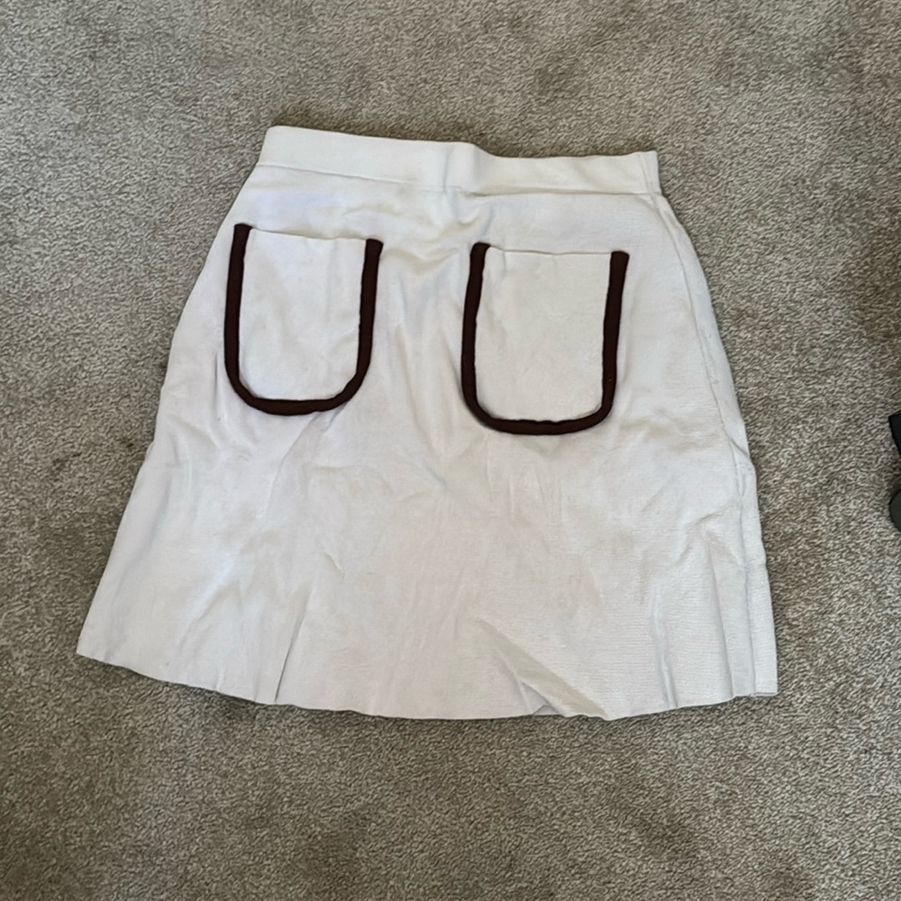 Skirt with pockets